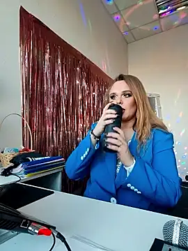 Snapshot of Juicy_PeachLux chatting on October 12, 11:34 am Juicy PeachLux online show from October 12, 11:34 am