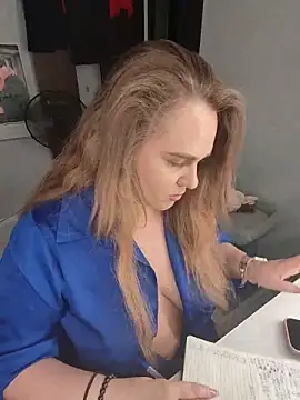 Juicy PeachLux online show from June 4, 5:39 pm