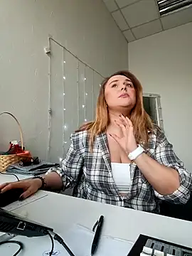 Snapshot of Juicy_PeachLux chatting on October 9, 10:19 am Juicy PeachLux online show from October 9, 10:19 am