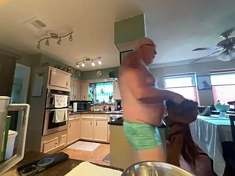 superbearboss online show from July 28, 3:32 pm