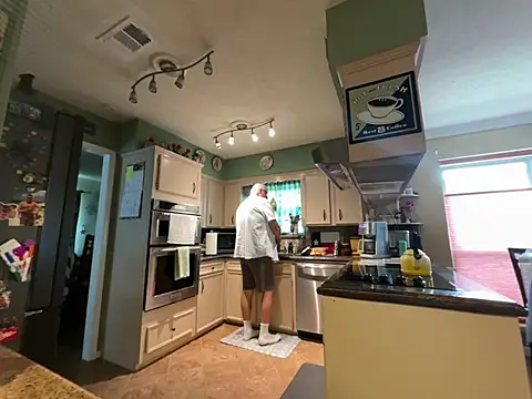 superbearboss online show from July 30, 9:59 pm