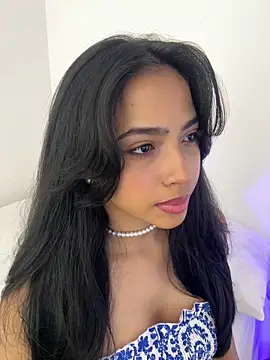  Emily Thompson  online show from February 7, 11:08 pm