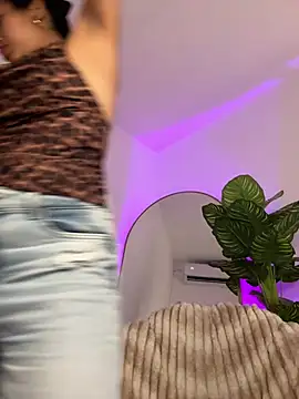  Emily Thompson  online show from March 5, 12:28 am