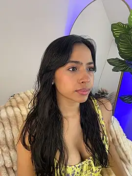  Emily Thompson  online show from March 18, 2:27 am