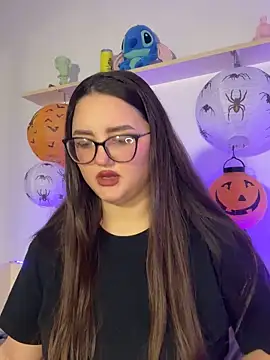 MiraLuccian online show from October 18, 7:04 pm