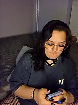 Snapshot of Saucy-Serenity chatting on October 14, 8:44 pm Saucy-Serenity online show from October 14, 8:44 pm