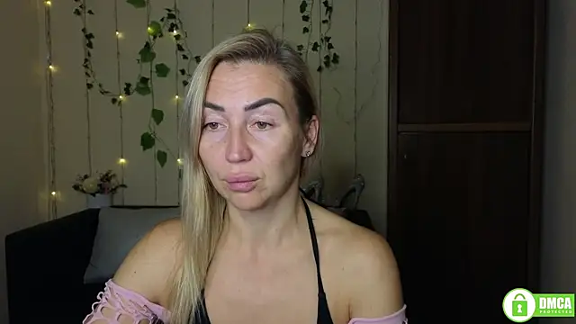 Kiss julli88I online show from October 23, 5:30 pm