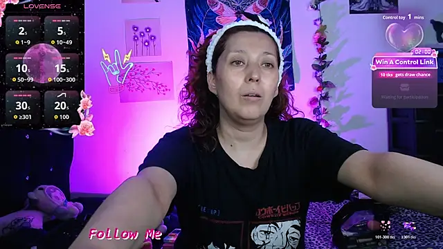 Luz delunaa online show from April 12, 10:45 pm