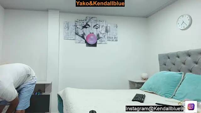 Snapshot of kendallblue_ chatting on October 20, 12:24 am kendallblue online show from October 20, 12:24 am