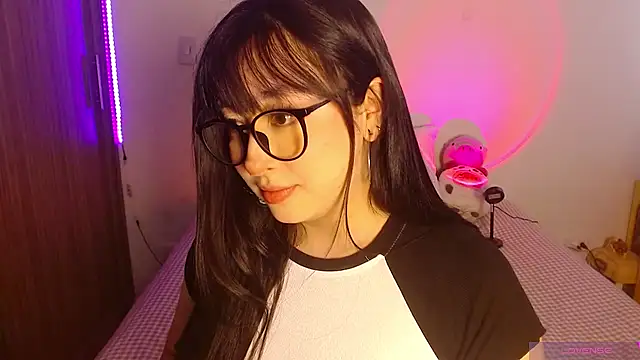 Oliviargf online show from August 3, 1:28 pm