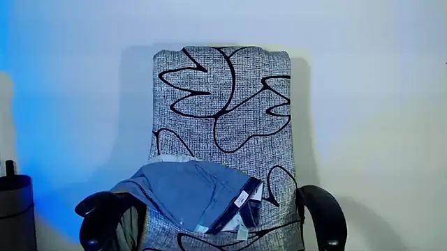 Hannah Kiim online show from December 23, 1:42 am