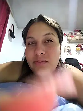 esmeralda jadees online show from June 18, 11:15 am