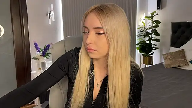 OhMyEmma online show from January 17, 1:35 am