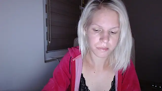 Snapshot of ElssaRush chatting on September 19, 3:16 am ElssaRush online show from September 19, 3:16 am