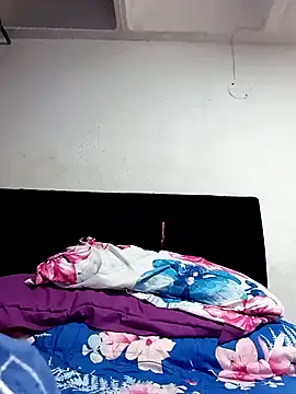 DaphneRosses online show from February 4, 2:20 pm