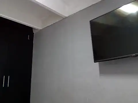 DaphneRosses online show from November 5, 1:27 pm