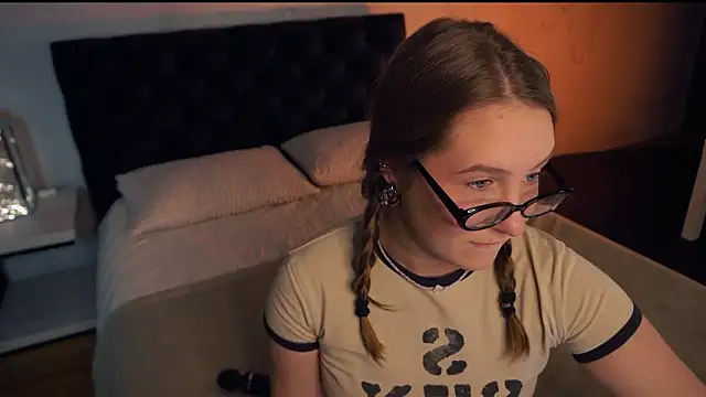 saint trisha online show from February 3, 8:23 pm