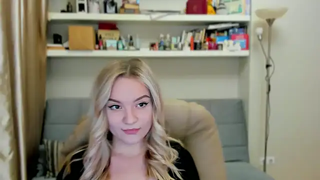 Kara Smith  online show from October 18, 11:28 pm