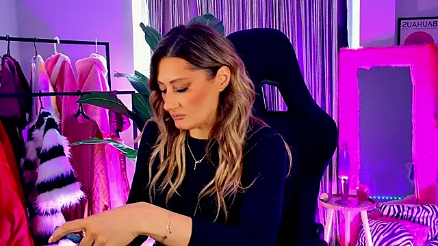 SarahAlluring online show from April 29, 1:03 pm