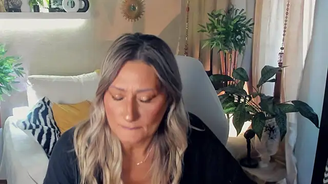 SarahAlluring online show from July 20, 2:30 pm