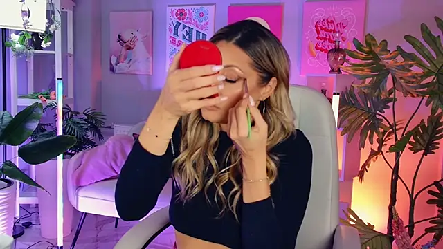 SarahAlluring online show from January 10, 1:16 pm