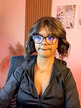 Snapshot of Milabrown_ chatting on October 14, 6:54 pm Milabrown online show from October 14, 6:54 pm