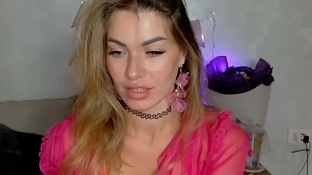 Snapshot of SweetDarling7 chatting on September 21, 3:21 pm SweetDarling7 online show from September 21, 3:21 pm