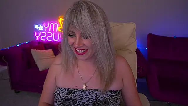 Snapshot of CandyLadyyy chatting on September 19, 8:41 pm CandyLadyyy online show from September 19, 8:41 pm