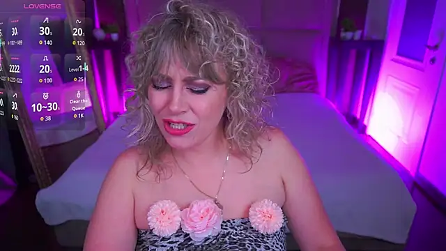 CandyLadyyy online show from July 24, 8:38 pm