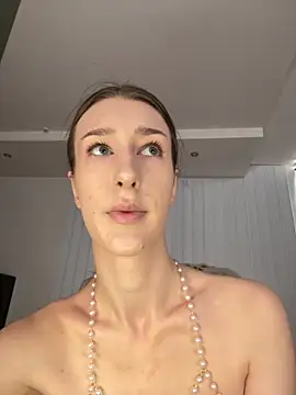 Snapshot of MilanModel chatting on October 12, 6:38 am MilanModel online show from October 12, 6:38 am