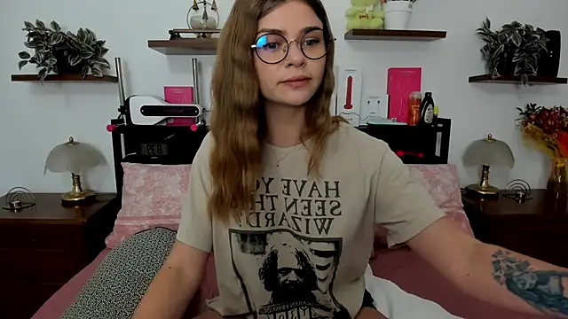 HaleyReedme online show from June 16, 6:47 am