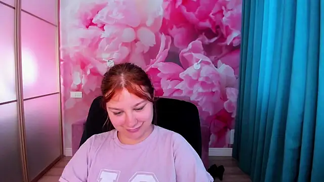 AngelinaLow online show from June 20, 11:25 am