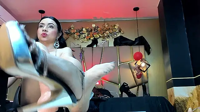 Kendraa Hot online show from March 10, 10:25 pm