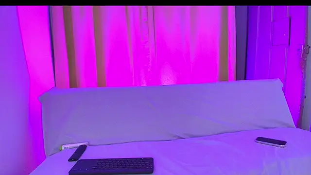 pleasurecompany3 online show from April 30, 4:07 am