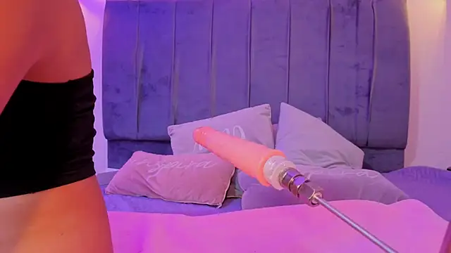Pretty Johnson  online show from June 19, 9:24 am
