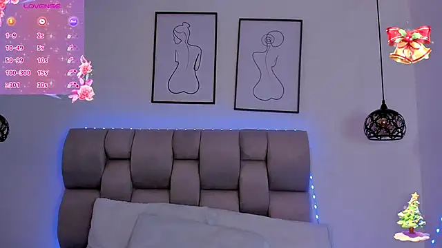 Hanna Evans   online show from December 3, 12:40 pm