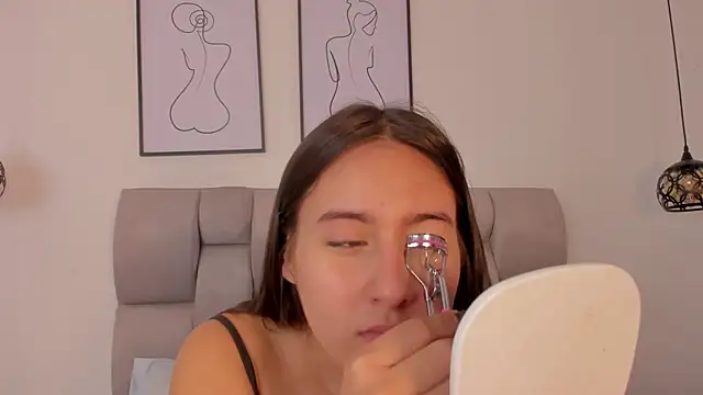 Hanna Evans   online show from October 3, 1:05 pm