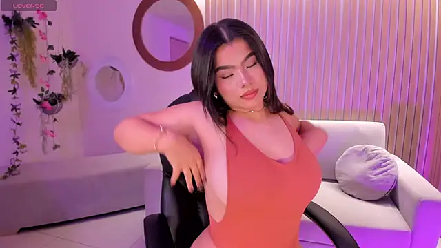 CandaseRussell online show from October 13, 12:35 am