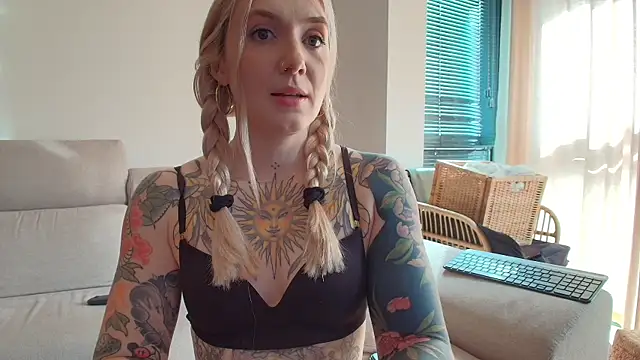 tattoobbgirl online show from May 2, 3:59 pm