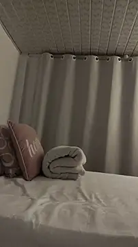 Elowyn online show from March 13, 1:18 am