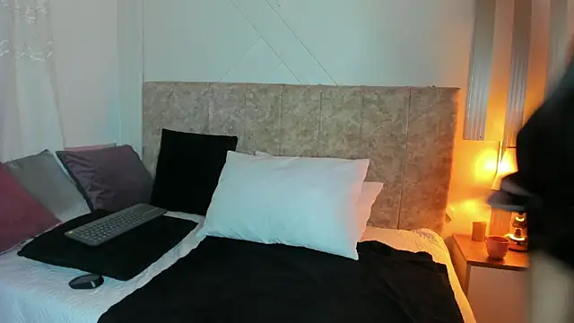 angelinarouse  online show from January 14, 12:59 am