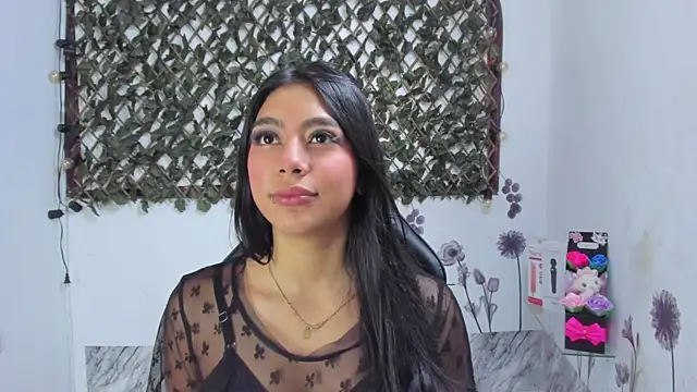 Sarahbrowm  online show from October 21, 7:07 pm