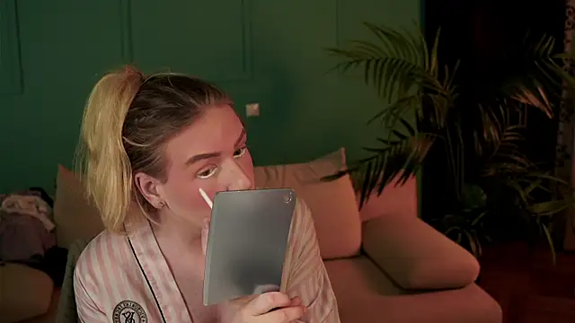 Jes Solar online show from July 12, 9:37 pm
