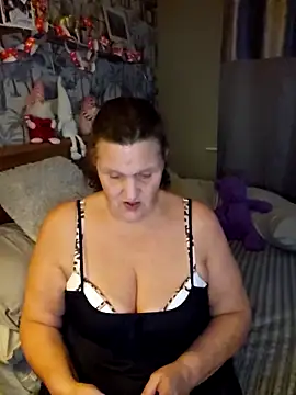 MissQueenBeex online show from December 17, 5:39 pm