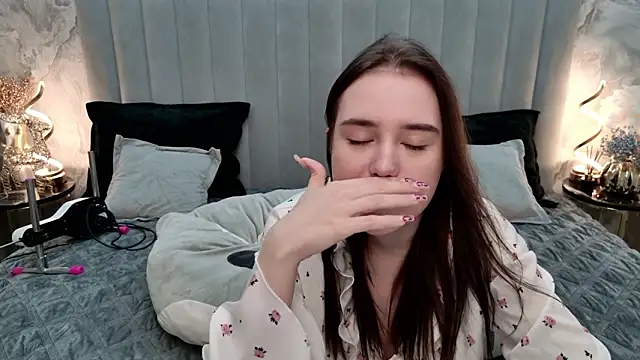 CarolineTenders online show from February 26, 1:59 am