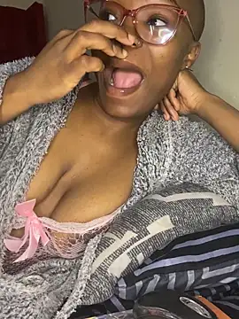 YummyMelanin117 online show from October 23, 3:01 am