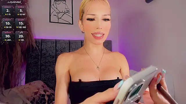 Snapshot of blonder_roux chatting on September 15, 4:04 pm blonder roux online show from September 15, 4:04 pm