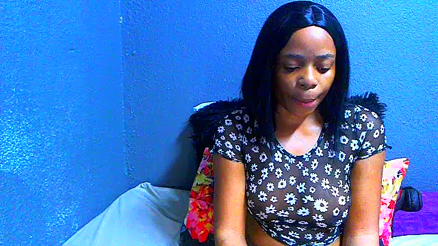 SMALLBOOBSXX online show from July 26, 5:37 am