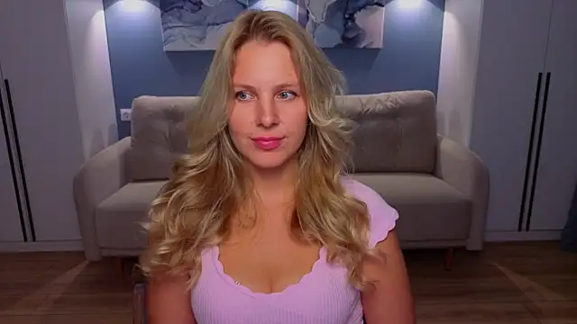 MelanieBennett online show from July 13, 8:15 am