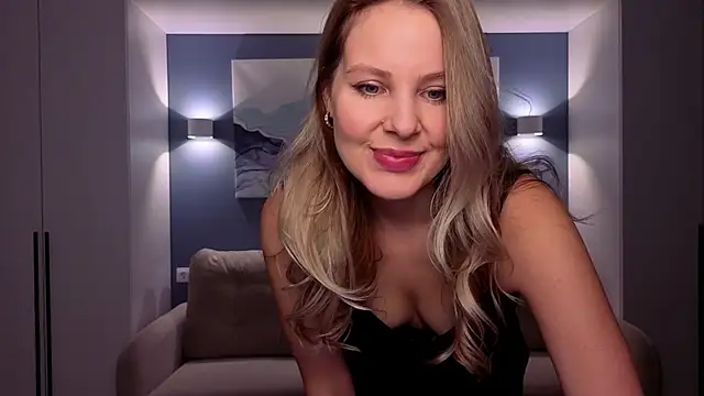 MelanieBennett online show from February 12, 6:48 am